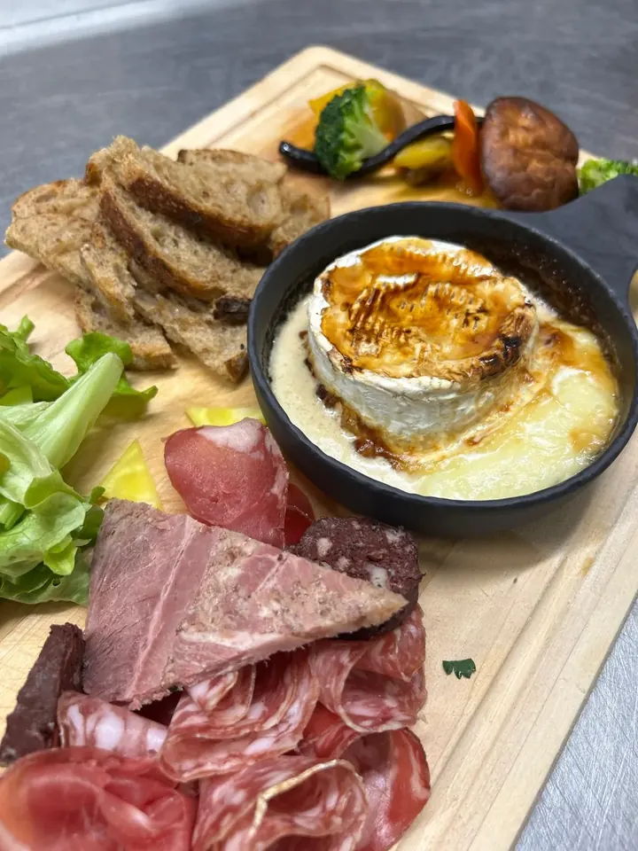 Camembert chaud Au Comptoir de l'Épicurien